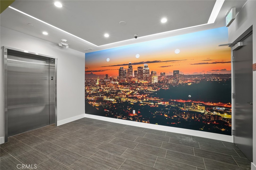 5820 La Mirada Avenue 204