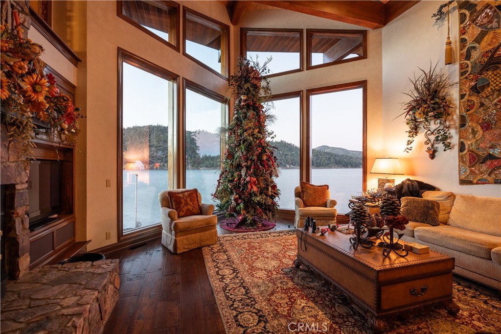 655 Cove Drive