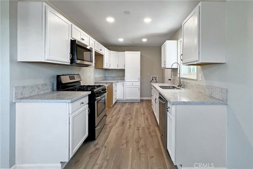 listing image 130725525816380648249