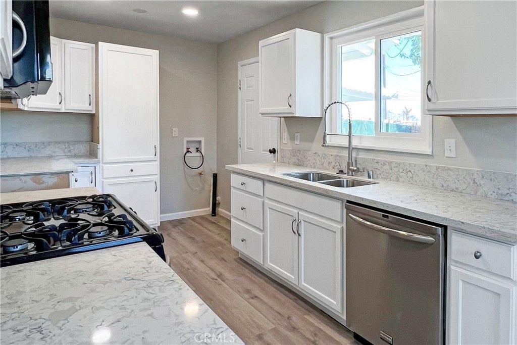 listing image 130726801219799410915