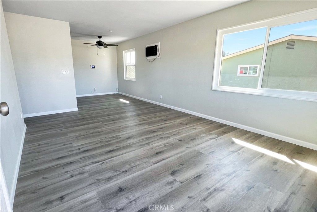 listing image 130724559273477110112