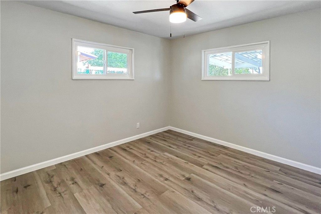 listing image 130724486525074192823