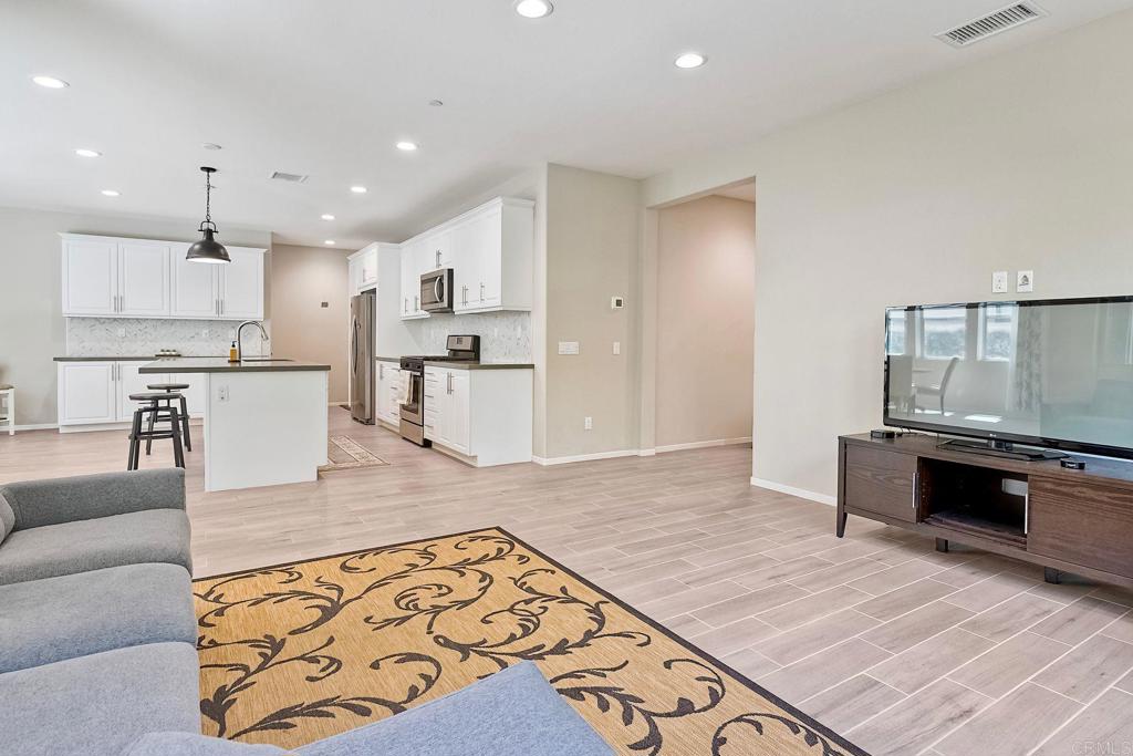 678 Gemstone Dr