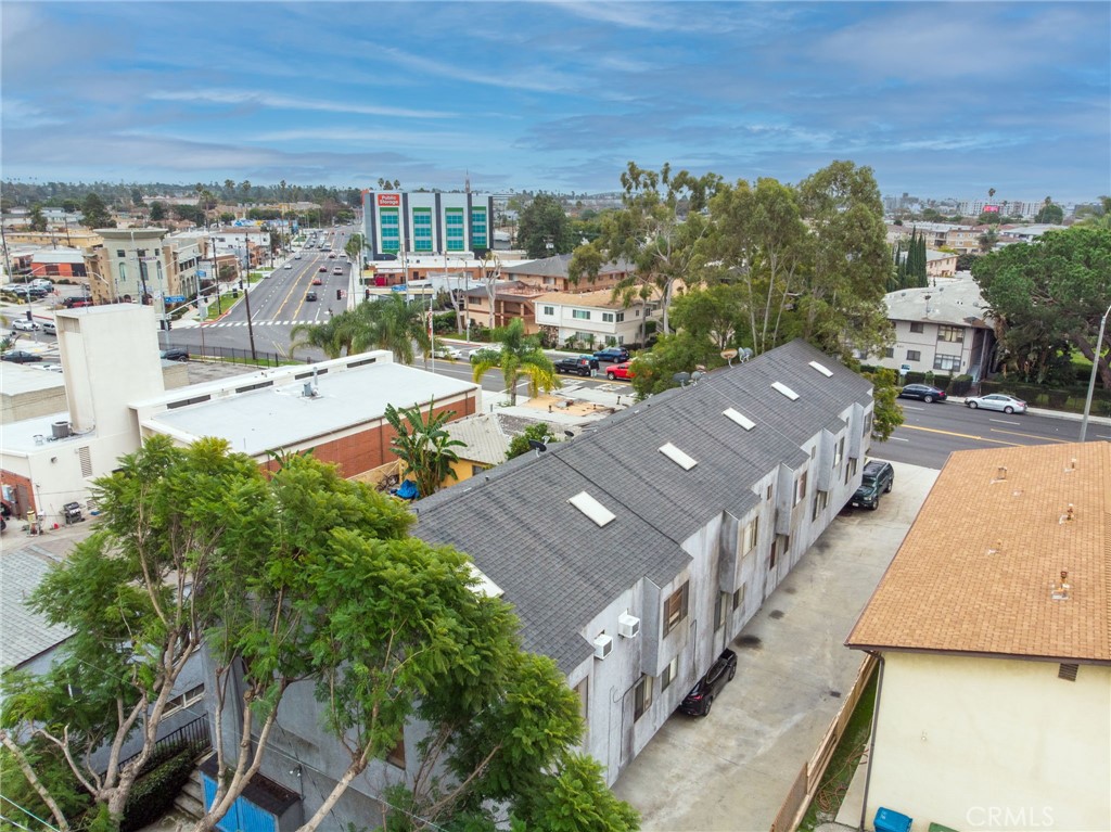 824 Centinela Avenue