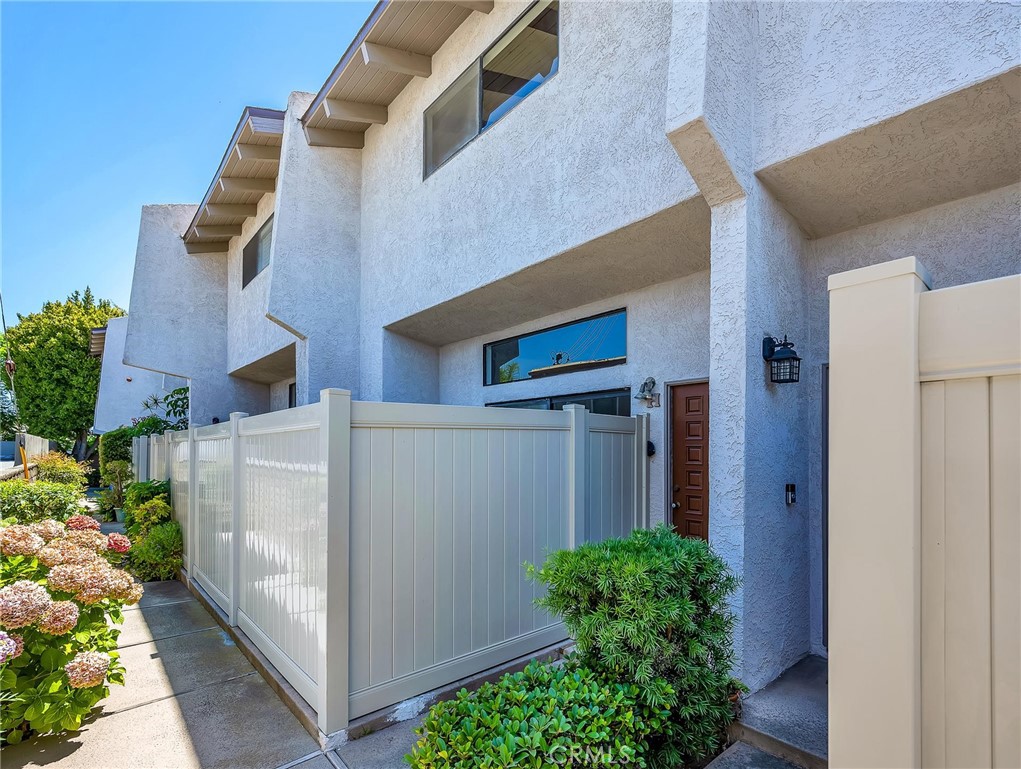 Photo 3 of 35 of 26116 Narbonne Avenue H townhome