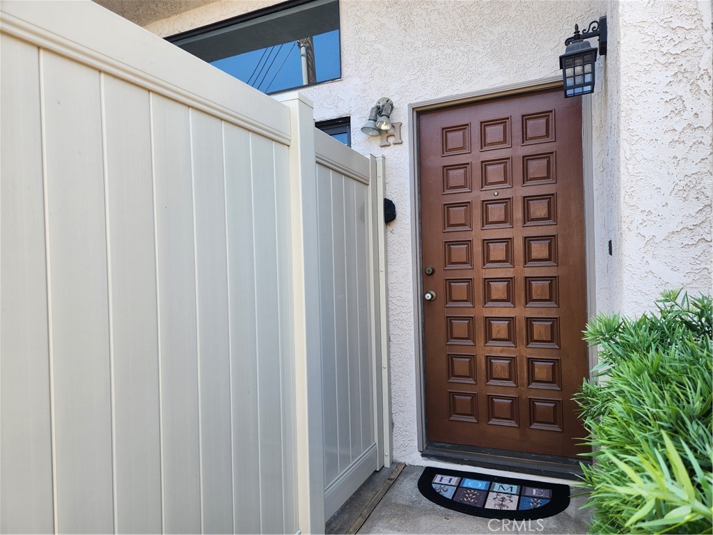 Photo 4 of 35 of 26116 Narbonne Avenue H townhome