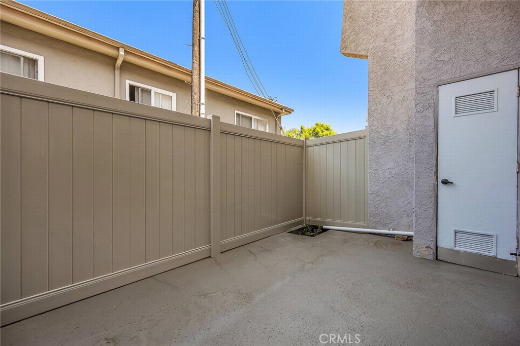 Photo 28 of 35 of 26116 Narbonne Avenue H townhome