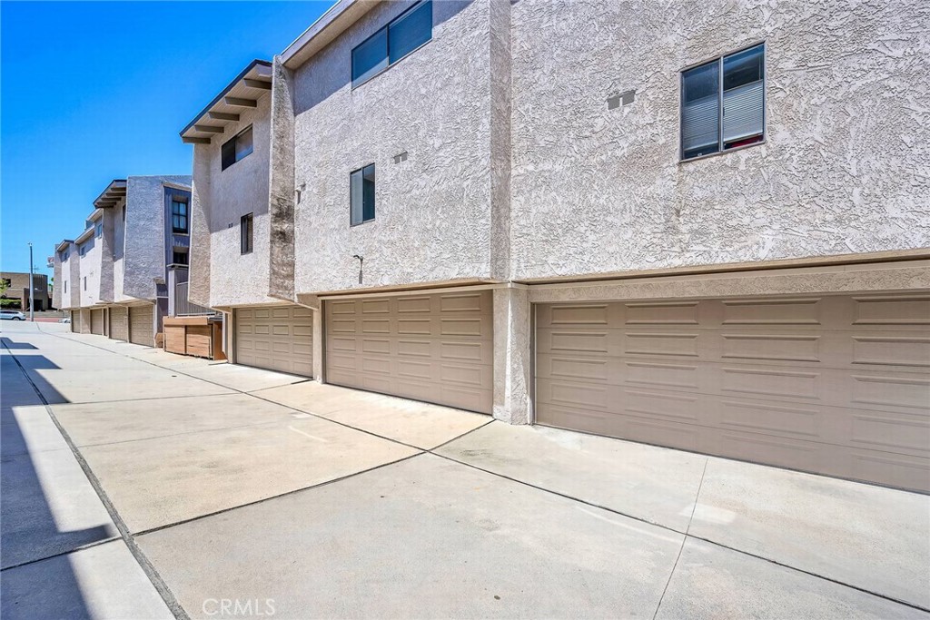 Photo 29 of 35 of 26116 Narbonne Avenue H townhome