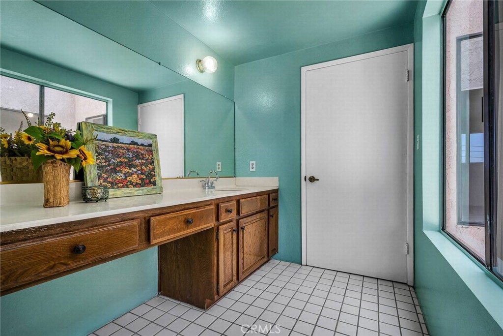 Photo 18 of 35 of 26116 Narbonne Avenue H townhome