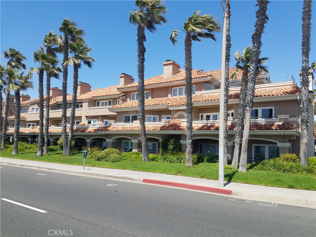 Ocean view condo for Lease in gated community close to beach, pier, Main St and Pacific City! 3 bedroom, 3 bath first floor home features one level living, stainless steel appliances, separate interior laundry area, new A/C, new paint and carpet, exterior patio with ocean view to enjoy everything Huntington Beach has to provide this summer. Walk to the beach and enjoy the ocean breeze and come home to relax and hang out in the open floor plan and play bumper pool or hang out at the association spa. Available for negotiable lease terms of at least 30 days or more and is furnished but negotiable for longer term leases. Home comes with a king bed in the master and bunk beds in the other rooms that have a full size bed on bottom and a twin on top.