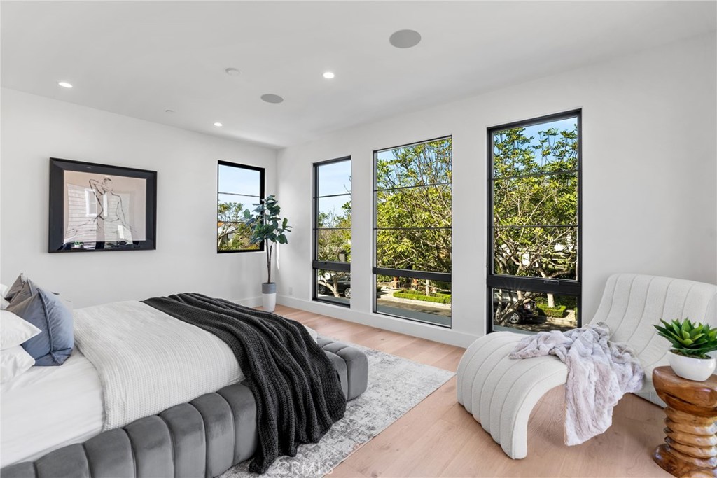 Corona del Mar South of PCH (CDMS) - Residential