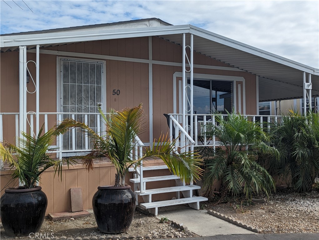 Nice mobile home in a central location, close to everything, features 2 bedrooms and 2 bathrooms. Large living room and convenient laundry area. Master bedroom with a jacuzzi tub.