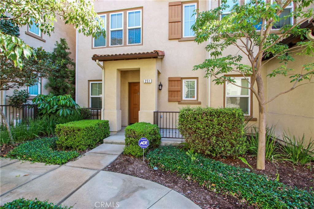 Nestled in the quiet gated Clementine community of Placentia, your beautifully crafted home awaits. From the moment you enter you'll be greeted by an inviting open and spacious floor plan. The home features 2 bedrooms, 2.5 baths, and 1501 sq ft of living space. The home has been updated for modern day living while retaining it's warm and inviting character. Featuring, designer paint, built in entertainment center, dual pane windows, living room balcony, open floor plan, modern kitchen featuring, wood cabinetry, stainless sink, recessed lighting, lighting fixtures, and so much more, you need to see it for yourself! Perfectly situated in a wonderful neighborhood, close to your everyday needs, fantastic schools, parks, markets, local eateries, and easy access to all major freeways. Minutes to Cal State Fullerton, Metrolink station, Brea Mall, Anaheim Packing District, Disneyland, and everything else you would possibly need. Truly a remarkable place to call your new home, we invite you to come and see it today and make it yours!