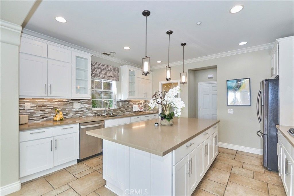 listing image 13073690372221