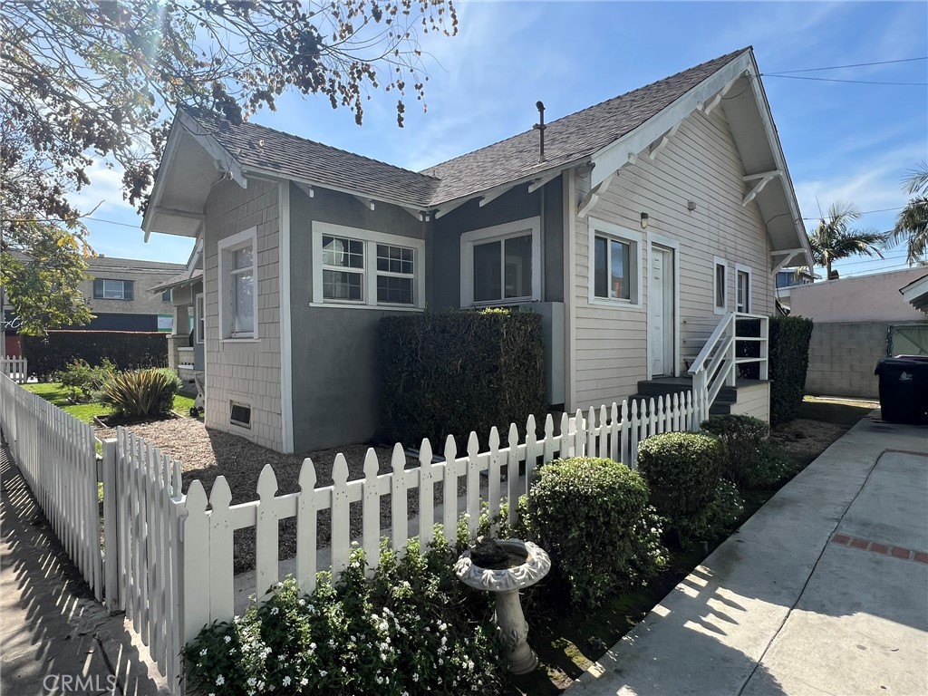 1545 E 4th Street
