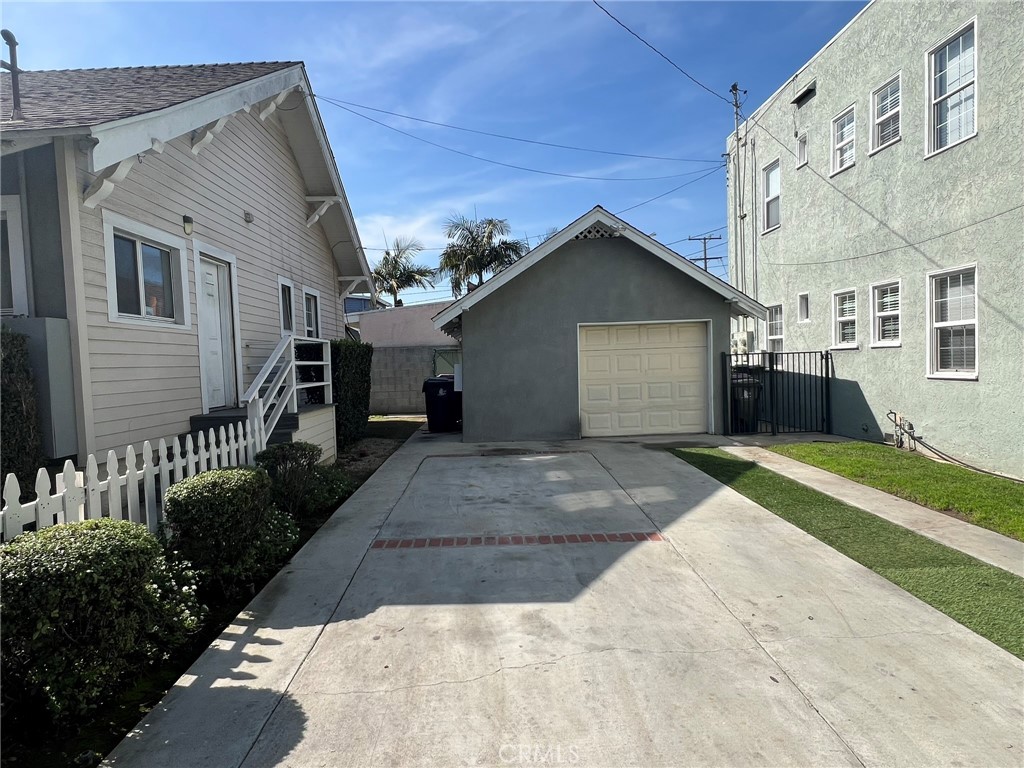 1545 E 4th Street