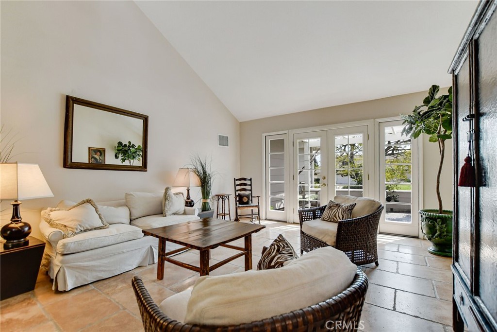 319 E Georgetown Place