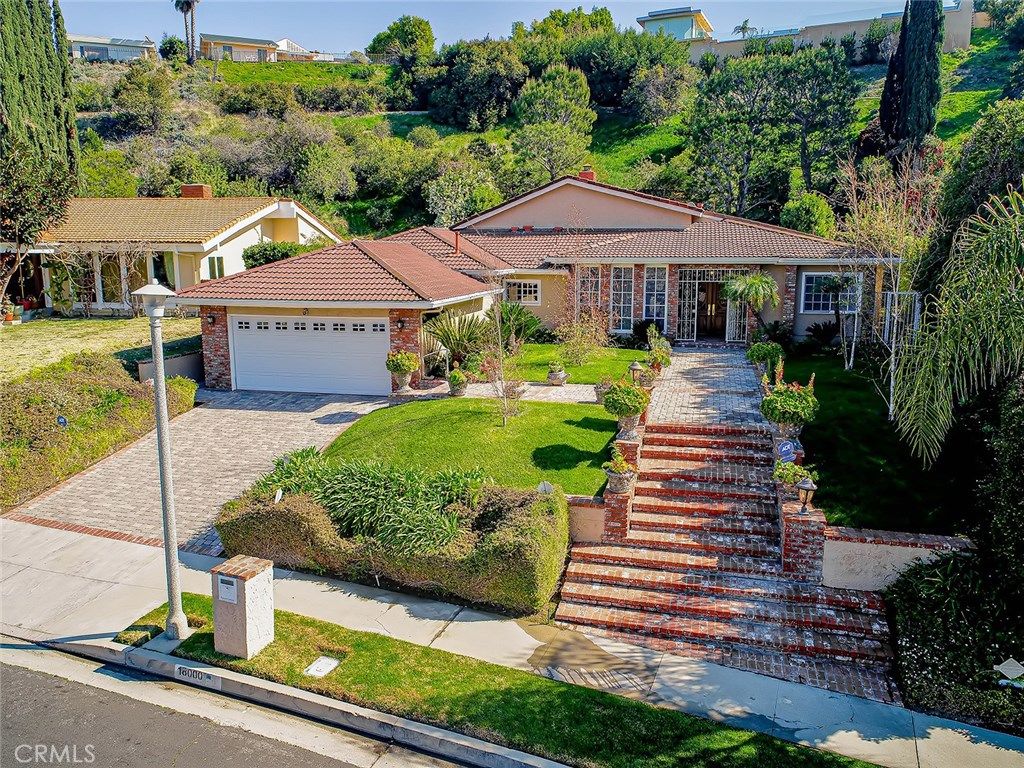 listing image 130727828504972362109
