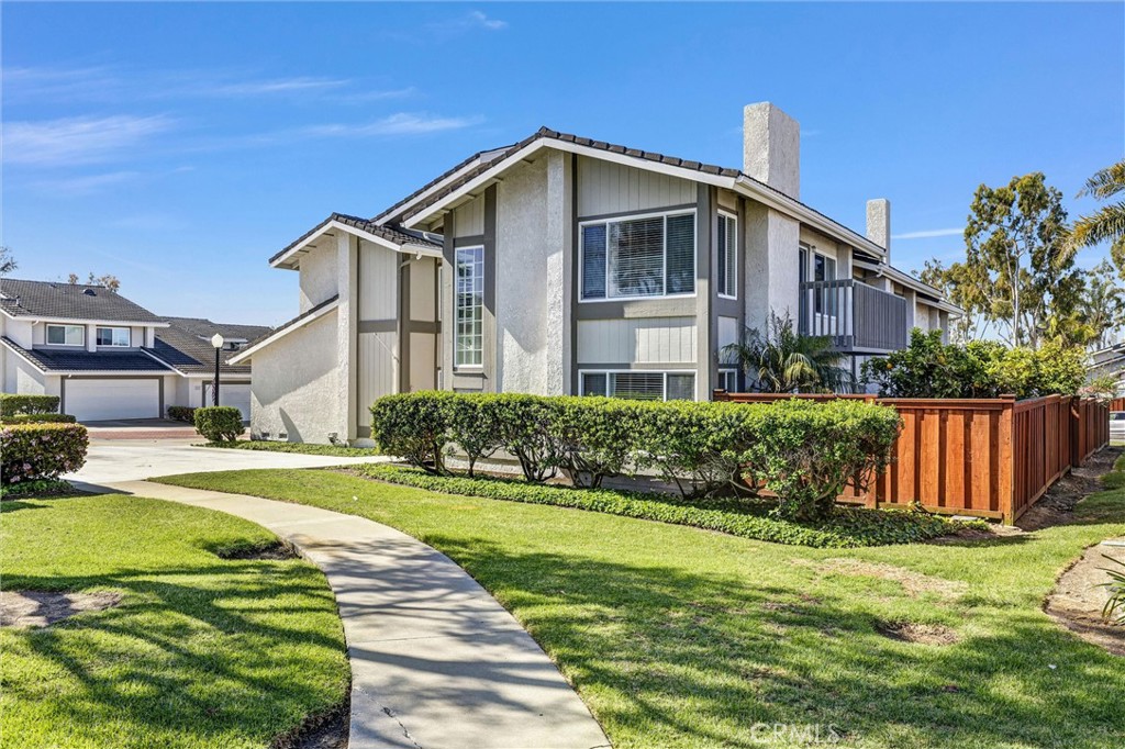 3312 Calle La Veta