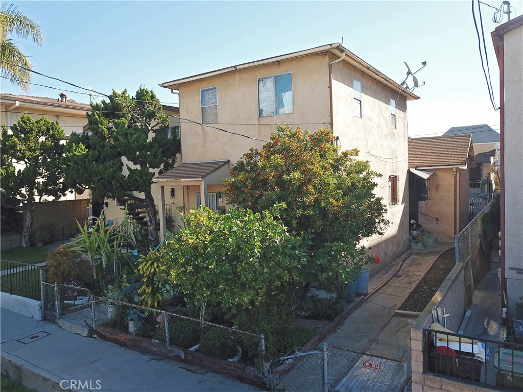 704 N Grand Avenue