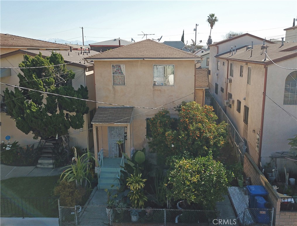 704 N Grand Avenue