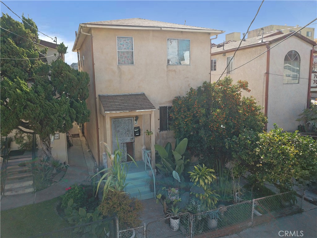 704 N Grand Avenue