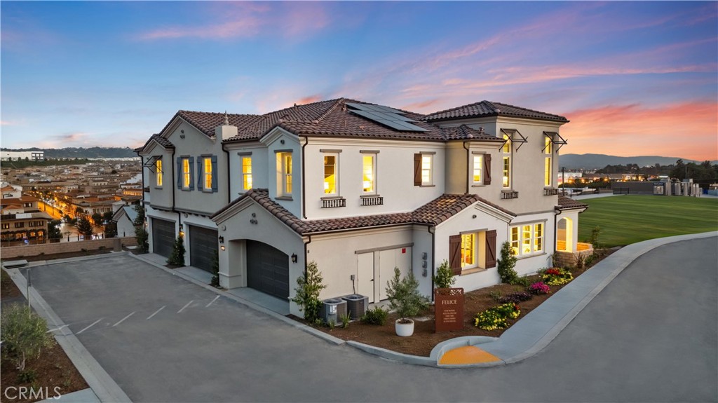 22013 Florence Circle
