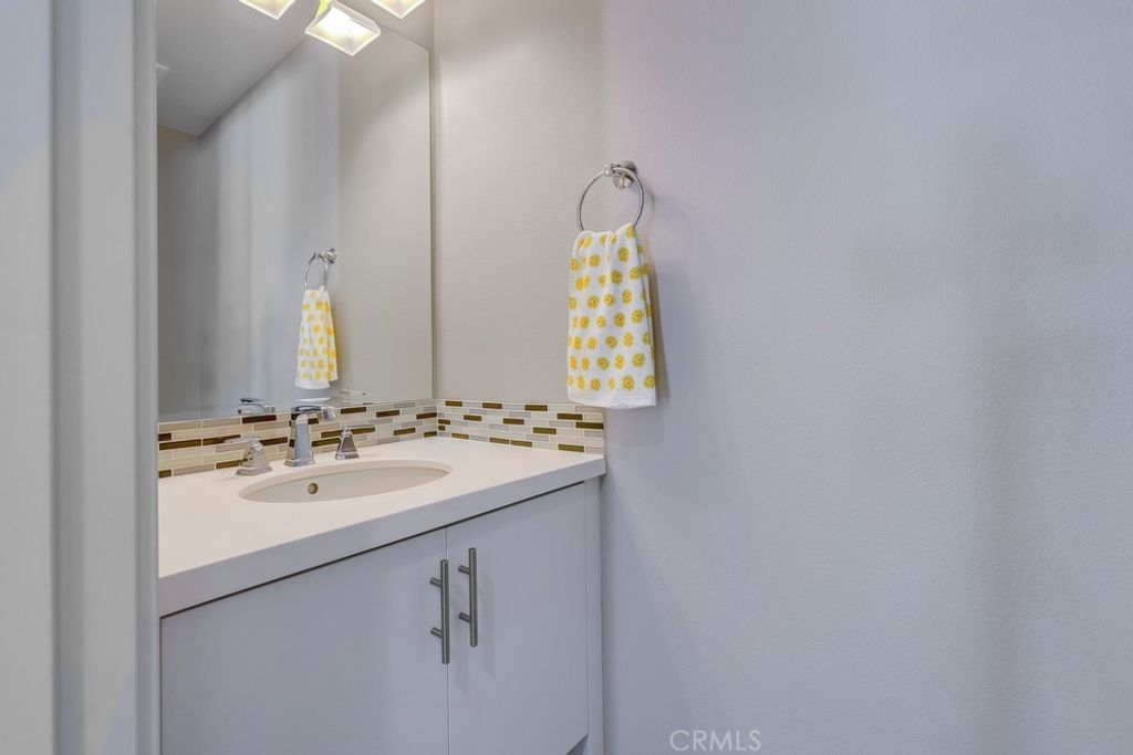 listing image 130725601581760797330