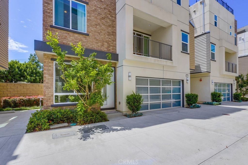 listing image 130726538384239700874