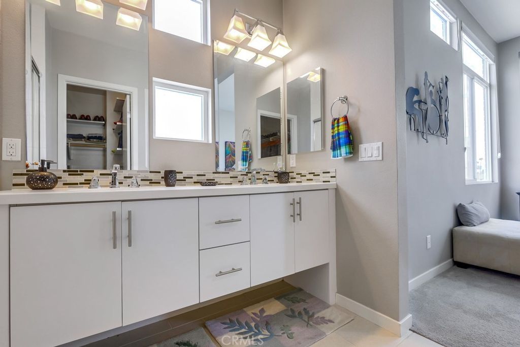 listing image 130724425913670361820