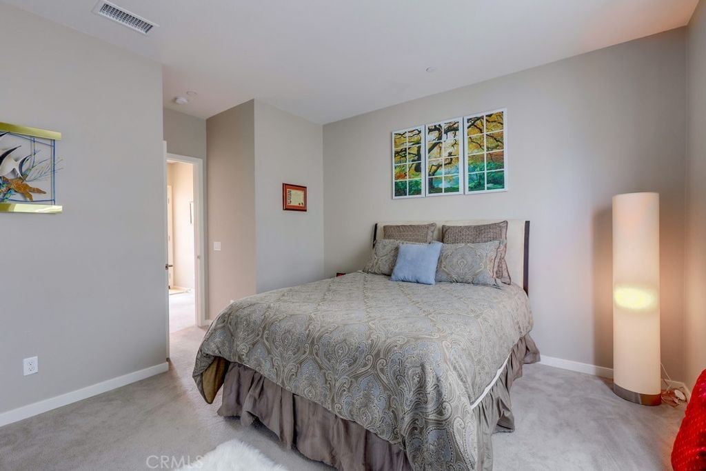 listing image 130729105812186771345