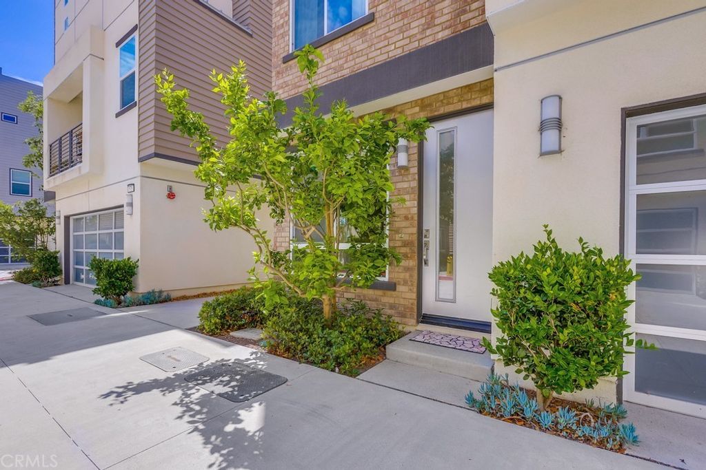listing image 130728753635403565293