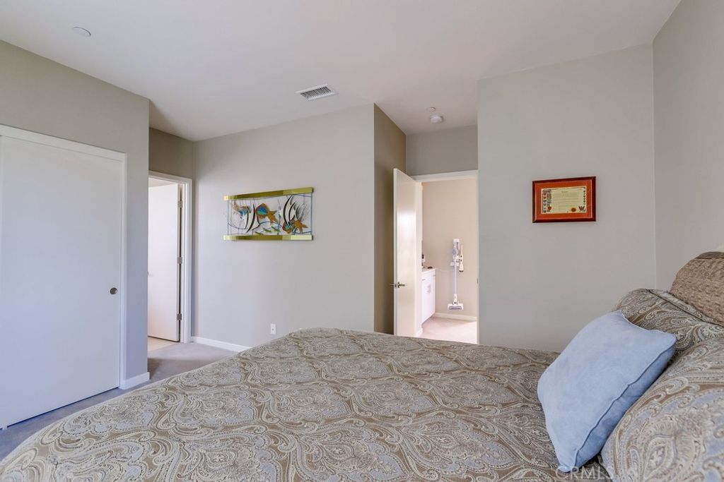 listing image 130728549915895619325