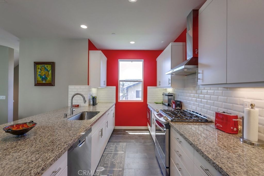 listing image 130728611531699994780