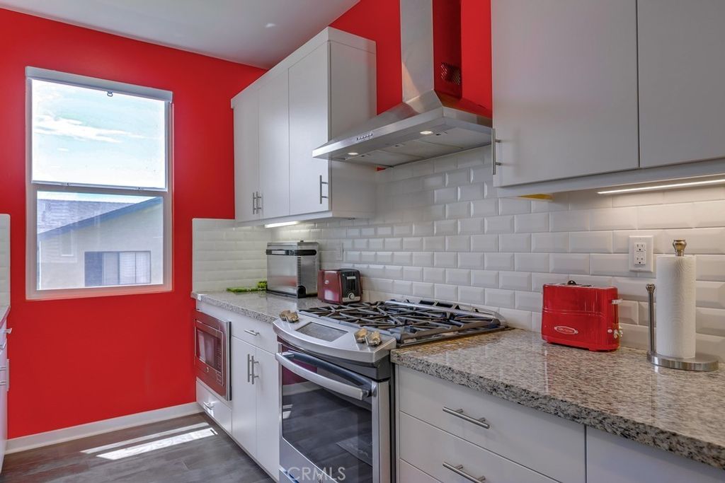 listing image 130722414423095693850
