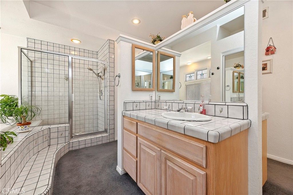 listing image 130720668807042029791