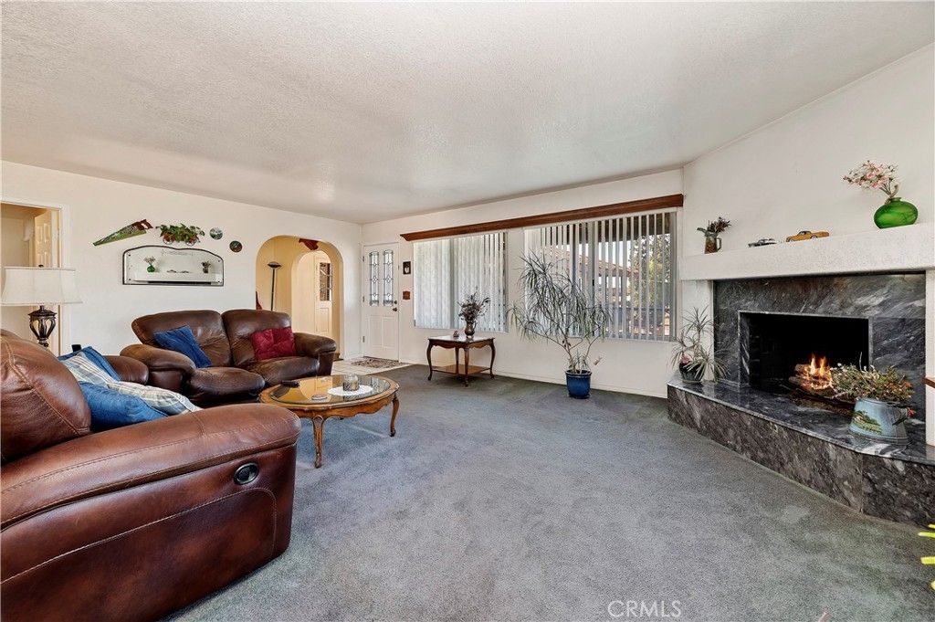 listing image 130722398414797935193