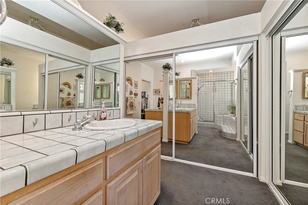 listing image 130721704224655605563