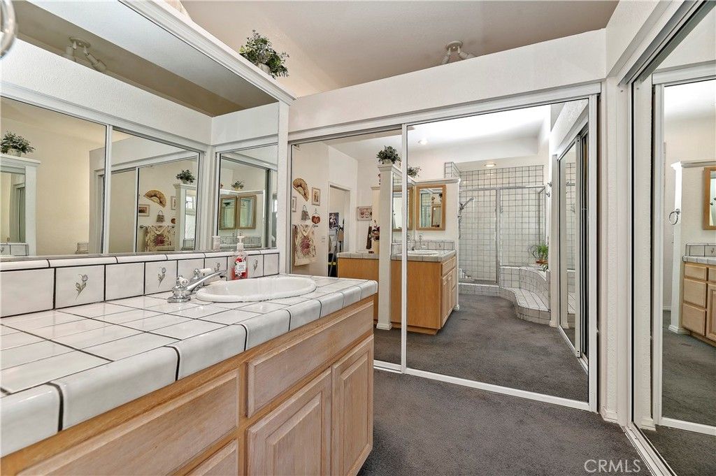 listing image 130727454813158311684