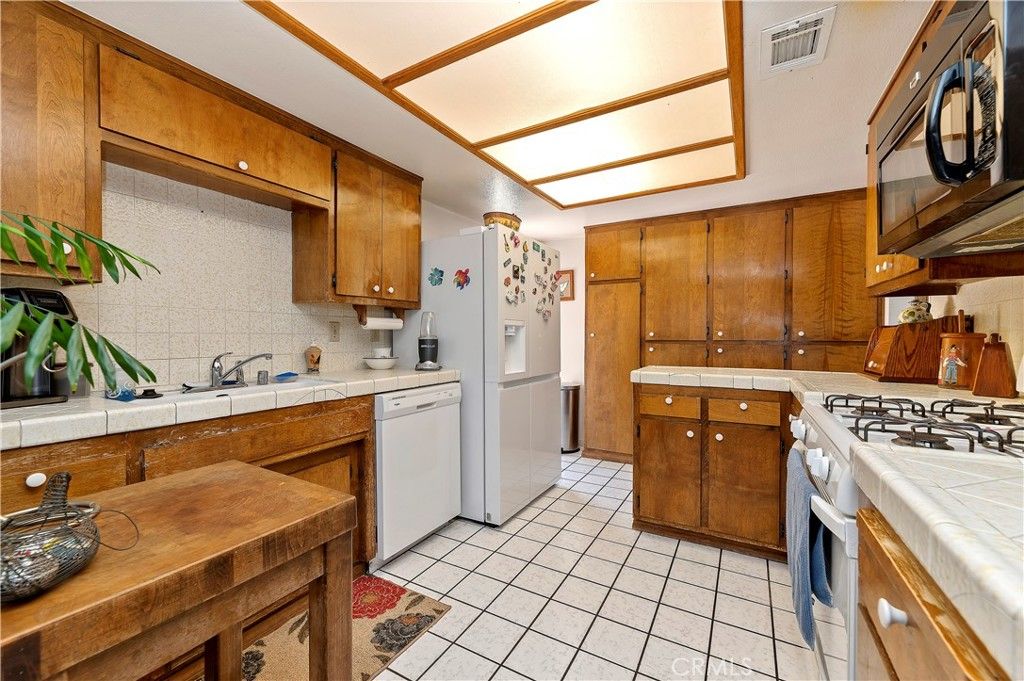 listing image 130724569304268028320
