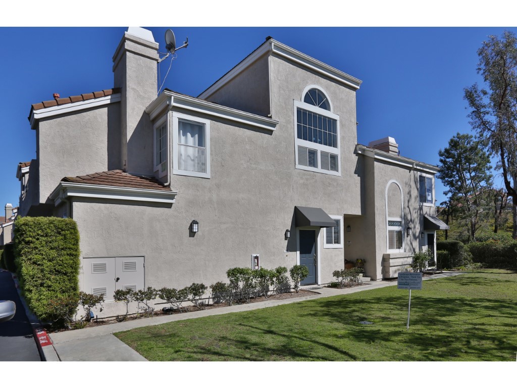 Great Location!!! Walking distance to nearby shopping & restaurants and a quick drive to the 73 Toll Road and Interstate 5 for easy access anywhere in Orange County. This bright and airy 2 bedroom, 2 bathroom condominium has beautiful mountain and city light views. The upgraded kitchen has a stainless steel sink, a gas stove & oven, and a microwave. The upstairs offers a master suite and a second bedroom with a full bathroom across the hall. There is direct access to the home from a single-car garage. A stainless steel side by side refrigerator and a washer & dryer are included in the rent. Expressions is a beautiful Rancho Niguel neighborhood with a community pool and spa.