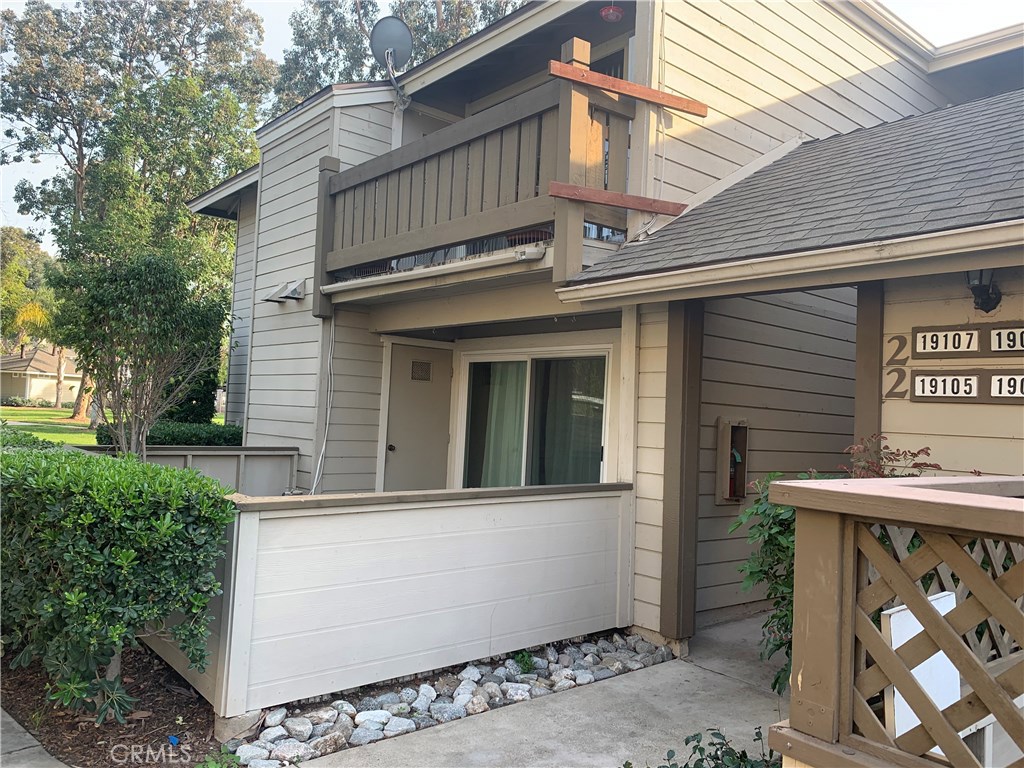 This beautiful home is located in the Kellogg Terrace. One of the most secluded areas of Yorba Linda. Kitchen remodel with newer counter tops and custom sink and fixtures. Cozy living room with custom colors with fireplace. Two masterbedrooms with walk in closets. Enjoy the peaceful walks, the large parkways, the extra large pool, and the community. Drive by and check it out and be prepared to immediately move into this great community!