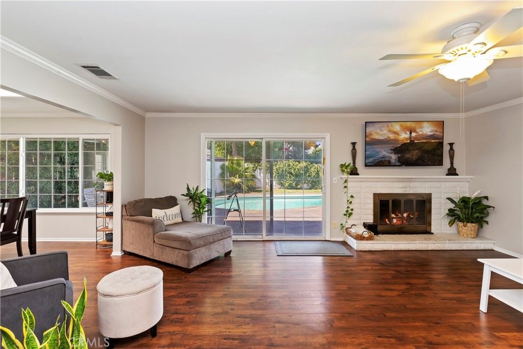 listing image 130726454166538378930