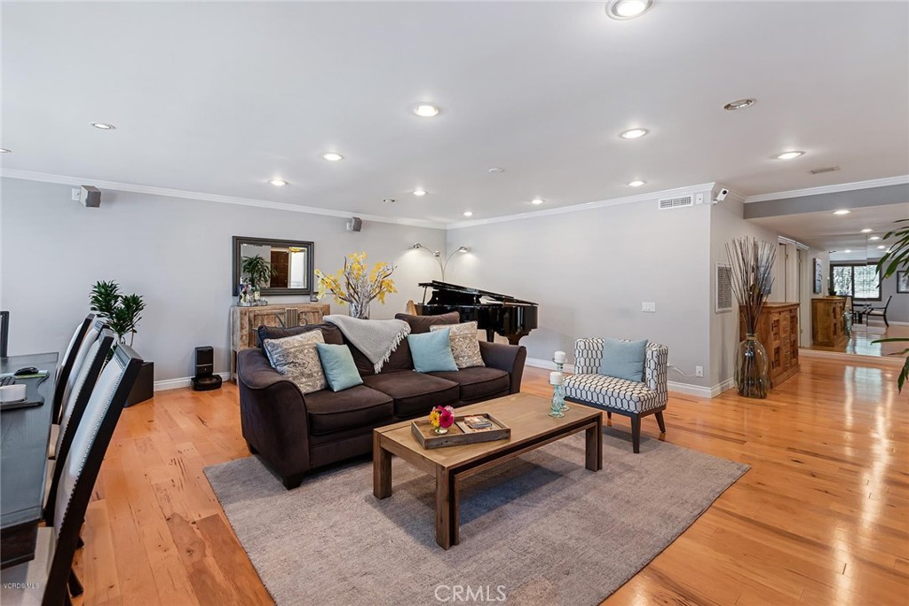Photo 5 of 19 of 5301 Balboa Boulevard H4 condo