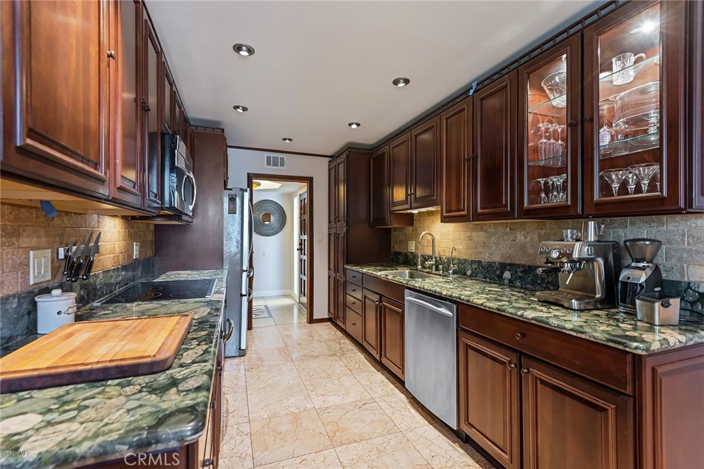 Photo 9 of 19 of 5301 Balboa Boulevard H4 condo