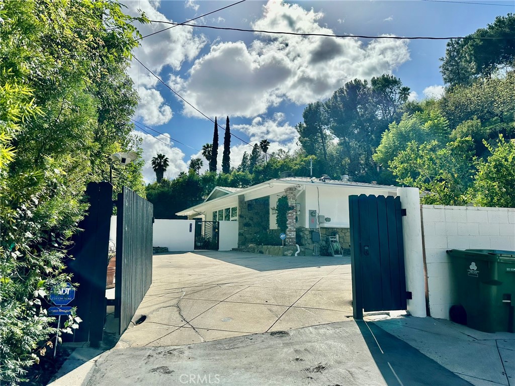 4545 Alonzo Avenue