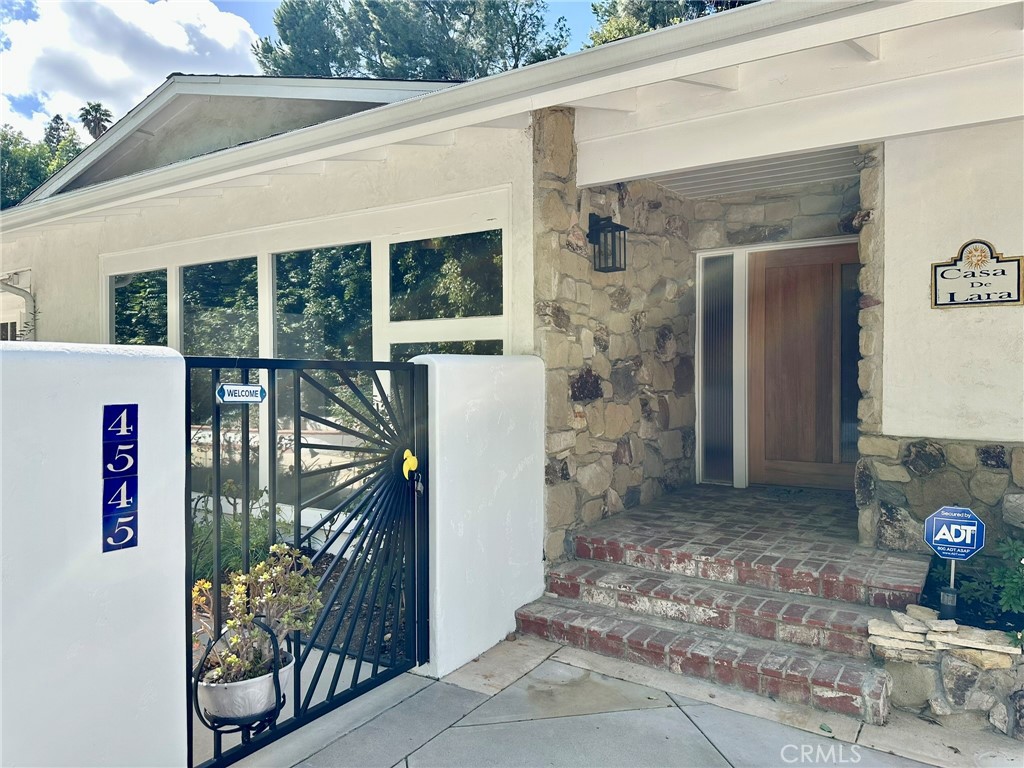 4545 Alonzo Avenue