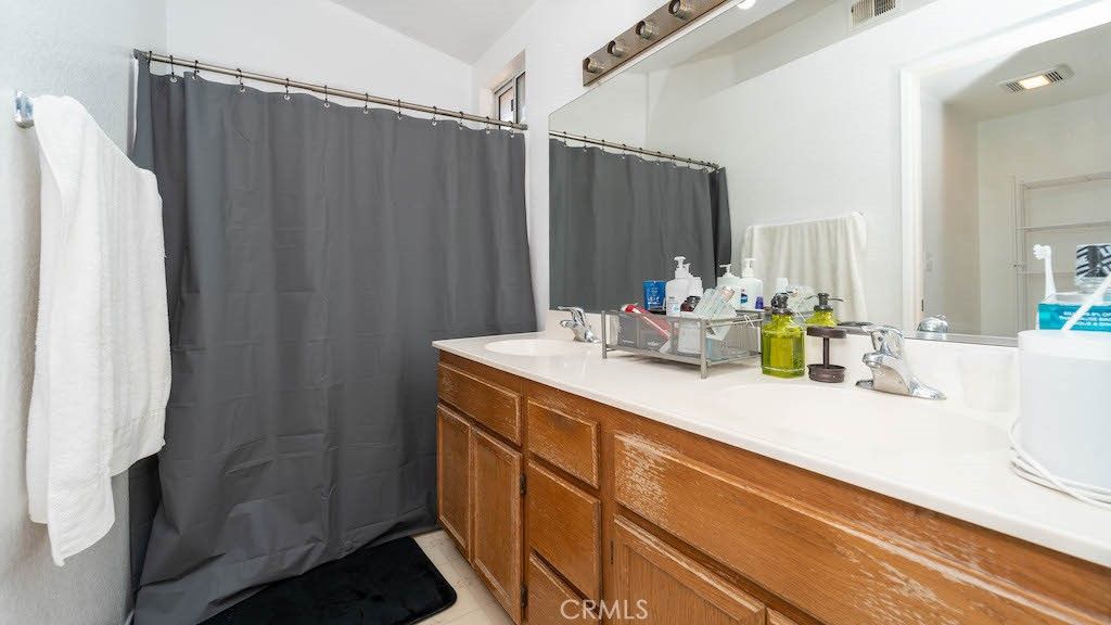 listing image 130729646308772350532
