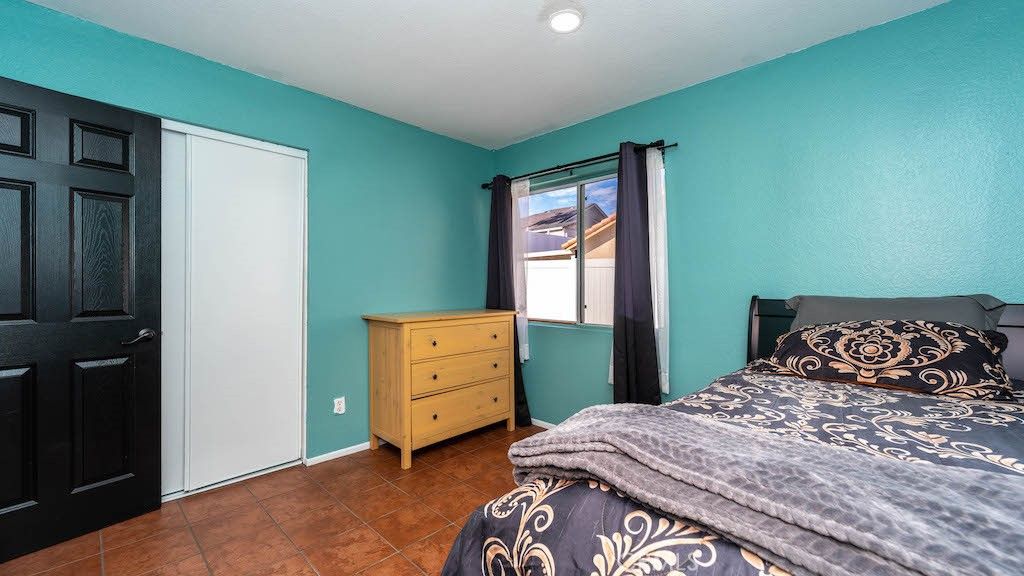 listing image 130723678037871488642