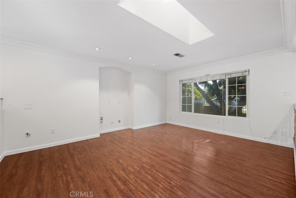 listing image 130725387202212351336
